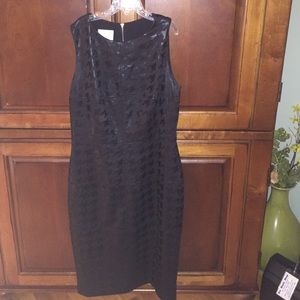 Black sleeveless dress