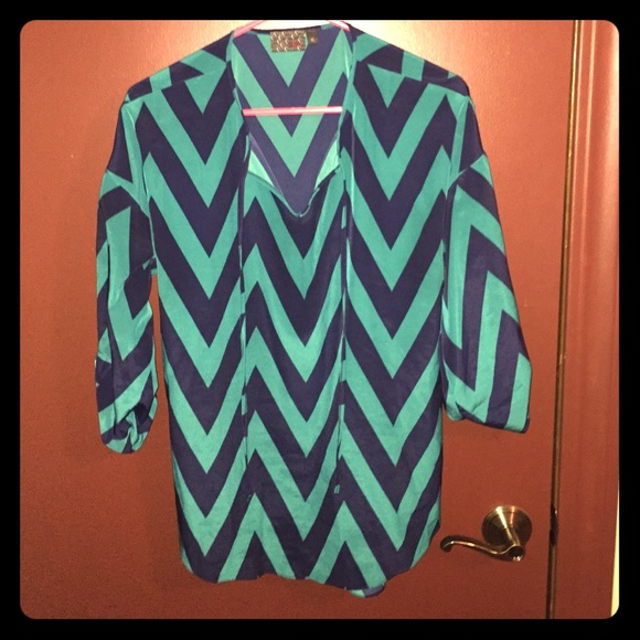 3/4 turquoise and navy chevron blouse