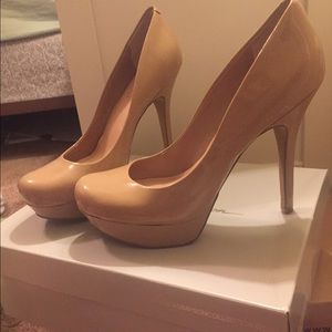 Nude Jessica Simpson high heels