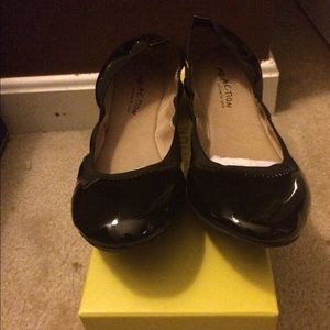 Kenneth Cole black patent flats