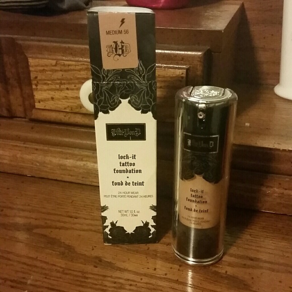 Kat Von D lock it foundation