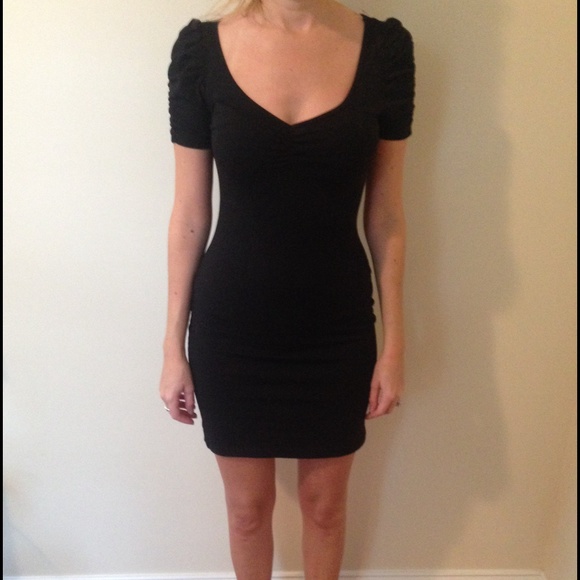 Cinch sleeve LBD - Picture 1 of 3