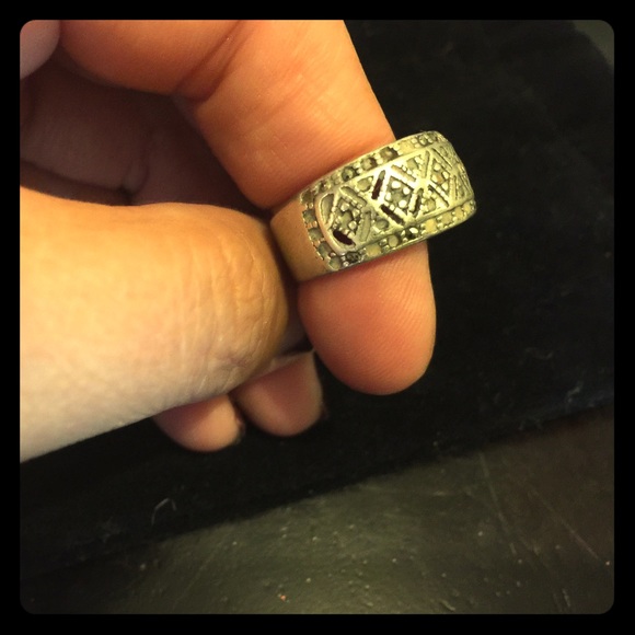 Ring - Picture 2 of 4