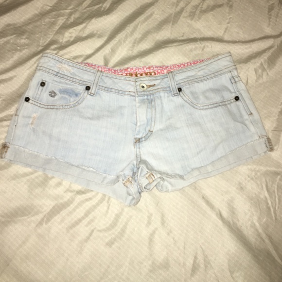 Billabong cuffed shorts size 7