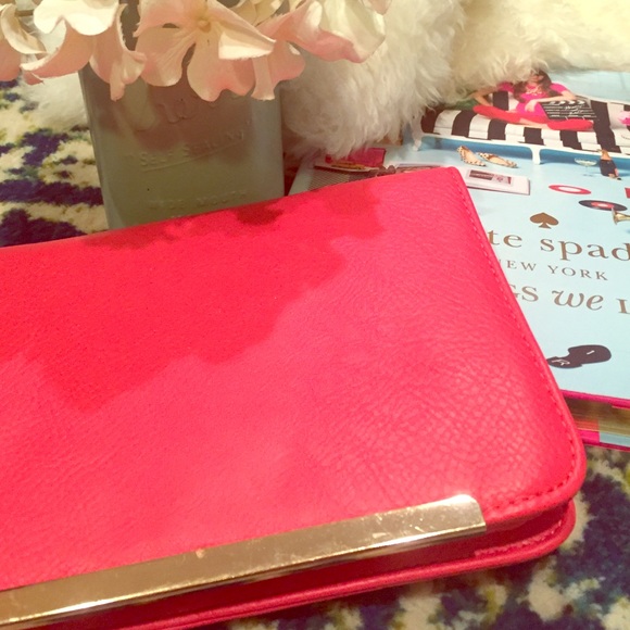 Francesca's Medium Size Clutch | Coral