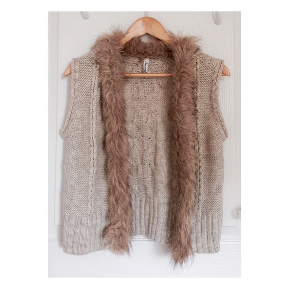NWOT ✨ Wool Sleeveless Sweater/Wool Vest