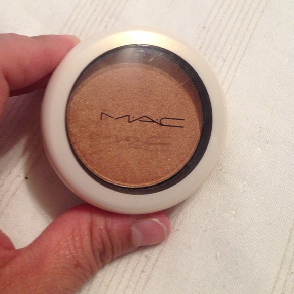 MAC Shimmer Blush In 'Other Worldly'
