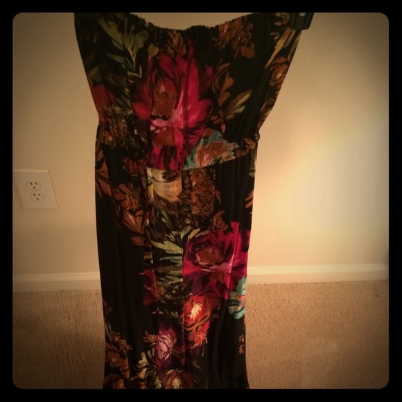 Xhilaration maxi dress, size small. Black & pink.