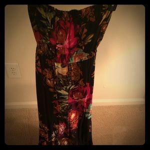 Xhilaration maxi dress, size small. Black & pink.