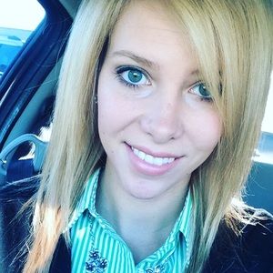 Meet your Posher, Becca