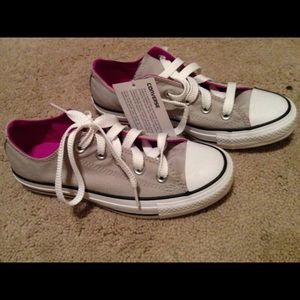 NWT Converse tennis Shoes