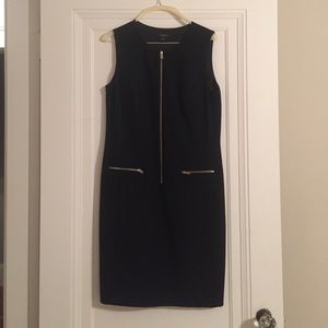 Black sleeveless dress