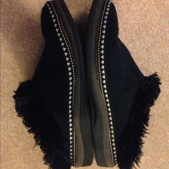 Black slippers - Picture 2 of 4
