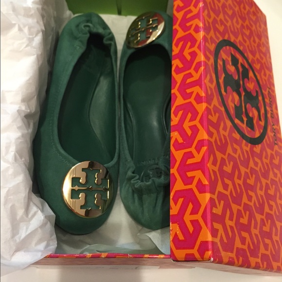 NEW 6M Tory Burch Green Suede Reva