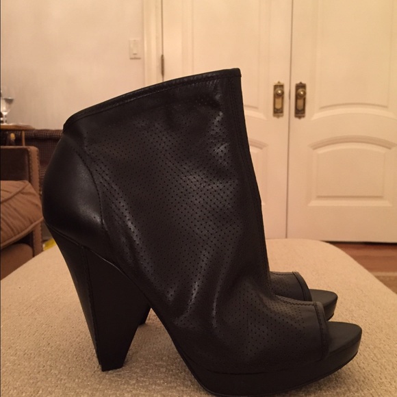 Open Toe Booty - Picture 2 of 4