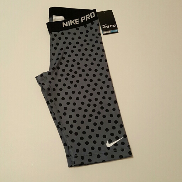 Nike Pants - Brand new Nike Pro polka Capri legging sz M