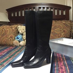 Leather black boots