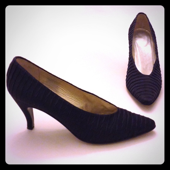 🍭Sweet Deals 3/$21🍭Vintage Petra Black Heels