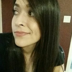 Meet your Posher, Desiree