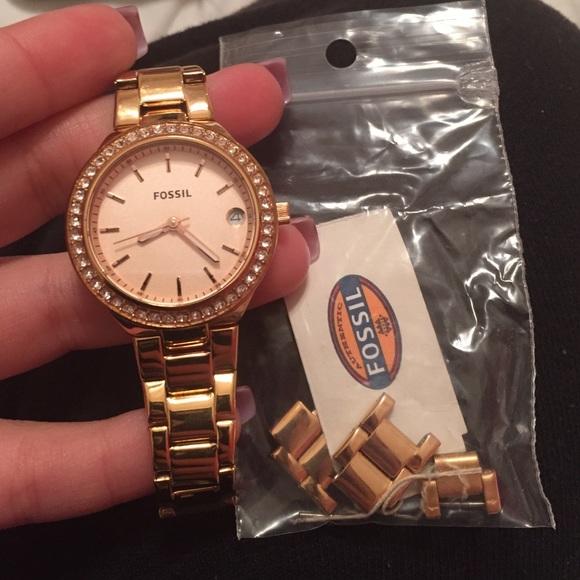 Final drop! Rose gold fossil watch! 😍lowest