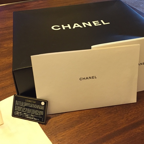 CHANEL Caviar Maxi DB Flap Black with Silver Chain - Picture 2 of 4