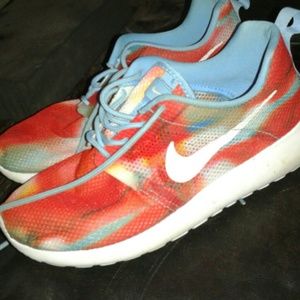 Rare Tie dye roshes sz 4y or 5.5 in women's