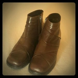 NEW BROWN (COFFEE) SHORT ANKLE BOOTS W/ ZIPPER