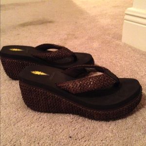 Volatile flip flops