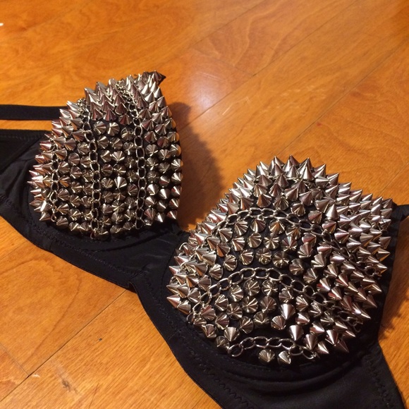 Spiked Rave Bra👽🚨
