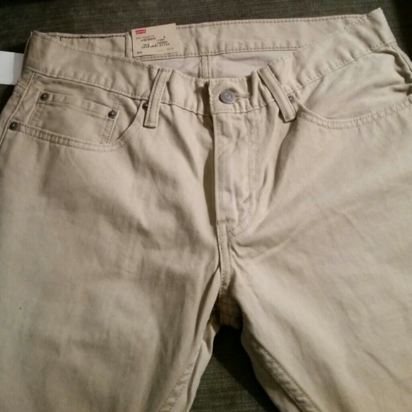 Levis 514 straight leg mens jeans. New with tags.