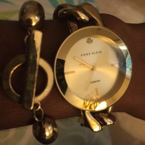 🎁🎶Gorgeous Anne Klein Watch and Bracelet set💥🎉