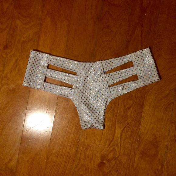 Ⓜ️SOLDⓂ️ NWOT Rave Cut Outs Little Black Diamond