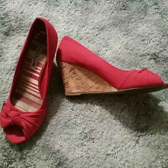 Cork type wedge with cloth