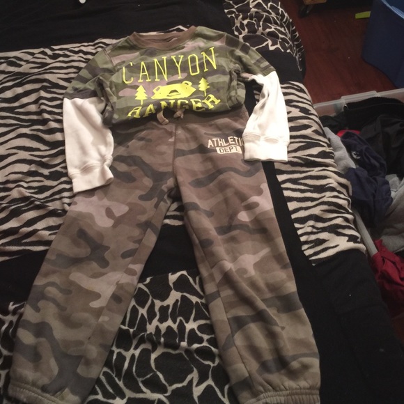 Boys Carter's camouflage shirt with joggers