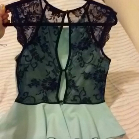 🚫SOLD🚫Turquoise Peplum Top - Picture 2 of 3