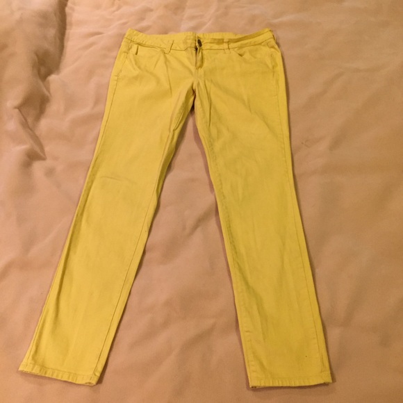 Yellow skinny jeans