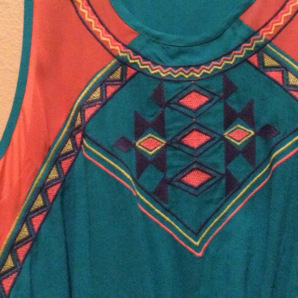 Adorable Aztec tied shirt - Picture 2 of 2
