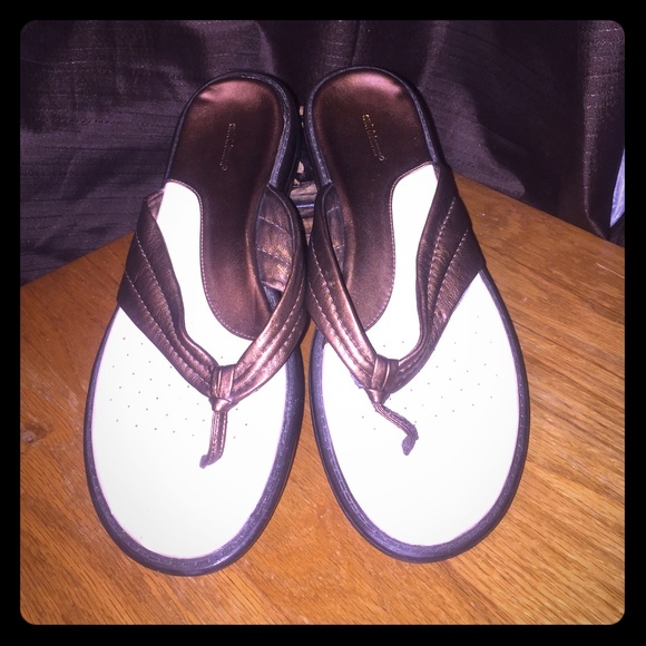 Croft & Barrow Woman's Sandals ->Size 9<-