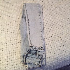Light acid wash jeans