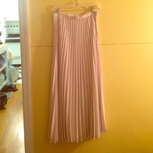 Banana republic maxi pleated skirt (fits like a 6)