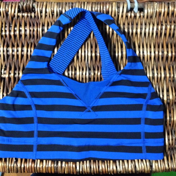 Lululemon sports bra, excellent condition.