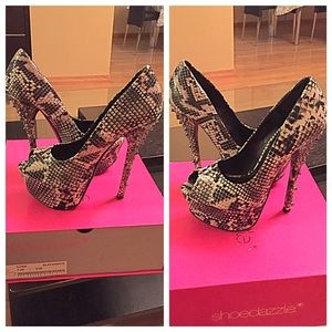 ‼️MUST GO‼️ Ilona Black/White