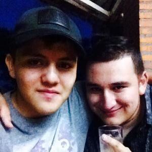 Meet your Posher, Efrain