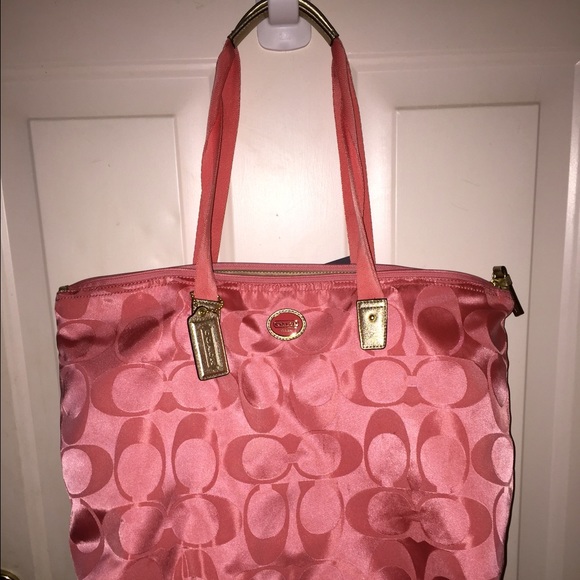 Coach Weekender!! Coral Color!!