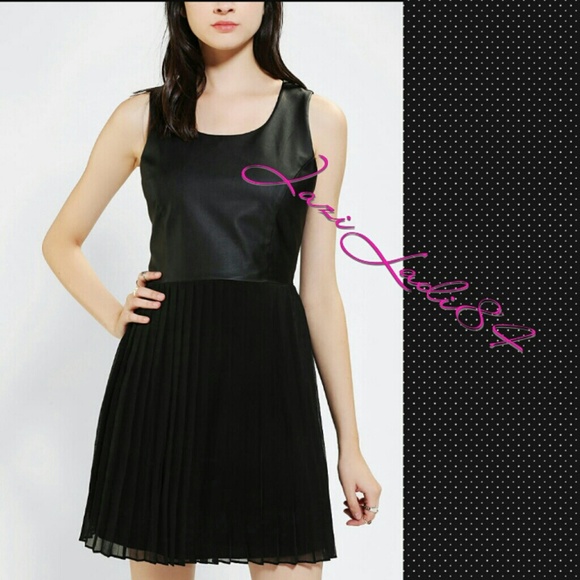 Urban Outfitters ✨Sparkle and Fade✨ - Picture 2 of 4