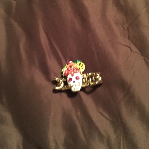 Betsey Johnson Jewelry - Betsy Johnson skull bracelet stretch gold new