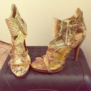 Bebe Neutral Color Snakeskin Heel