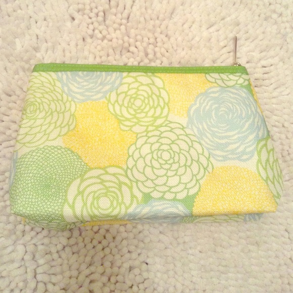 Clinique Makeup Bag - Picture 1 of 4
