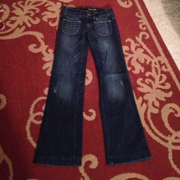 Cute Pair of American Eagle Jeans