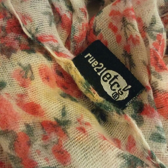 SOLD Floral Rue21 scarf - Picture 2 of 2